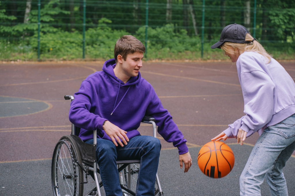 Imagem para representar a inclusão de pessoas com deficiência nos esportes.